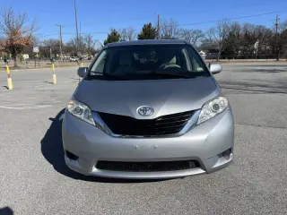 2014 Toyota Sienna LE 8-Passenger
