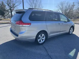 2014 Toyota Sienna LE 8-Passenger