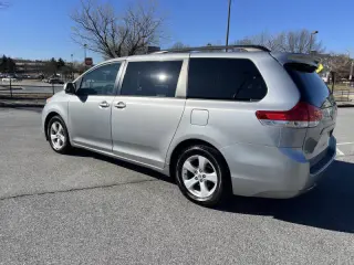 2014 Toyota Sienna LE 8-Passenger