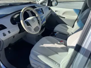 2014 Toyota Sienna LE 8-Passenger