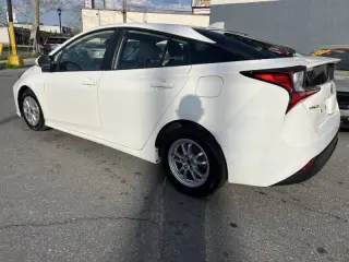 2021 Toyota Prius LE