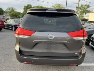 2012 Toyota Sienna LE 8-Passenger