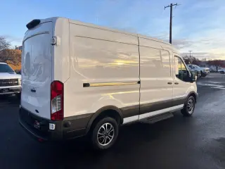 2022 Ford E-Transit 350