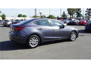 2016  Mazda3 i Sport