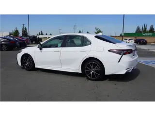 2021 Toyota Camry SE Sedan 4D
