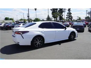 2024 Toyota Camry SE Sedan 4D