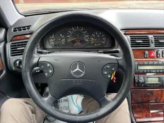 2001 Mercedes-Benz E-Class E 320