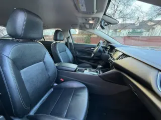 2019 Buick Regal Sportback Essence
