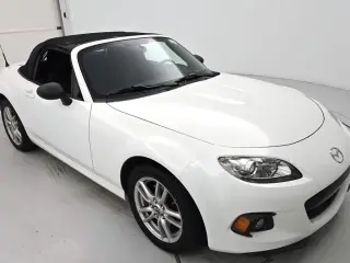 Mazda MX-5 Miata 2015 Sport 2dr Convertible 5M