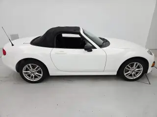Mazda MX-5 Miata 2015 Sport 2dr Convertible 5M