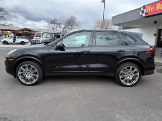 2017 Porsche Cayenne
Platinum Edition