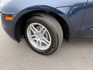 2018 Porsche Macan
Base