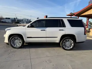 2016 Cadillac Escalade
Platinum