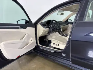 2018 Volkswagen Passat R-Line