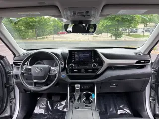 Silver Certified2022 Toyota Highlander Hybrid XLE