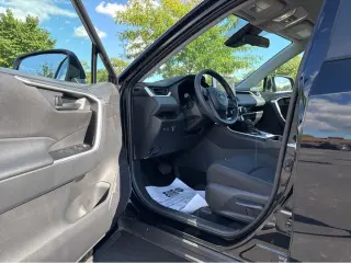 Gold Certified2025 Toyota RAV4 Hybrid LE