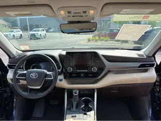Silver Certified2022 Toyota Highlander Hybrid XLE