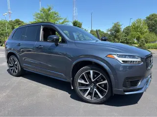 2023 Volvo XC90 Recharge Plug-In Hybrid Plus Dark Theme