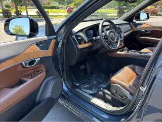 2023 Volvo XC90 Recharge Plug-In Hybrid Plus Dark Theme