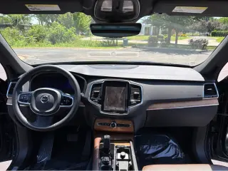 2023 Volvo XC90 Recharge Plug-In Hybrid Plus Dark Theme