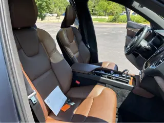 2023 Volvo XC90 Recharge Plug-In Hybrid Plus Dark Theme