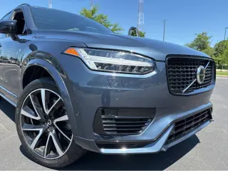 2023 Volvo XC90 Recharge Plug-In Hybrid Plus Dark Theme