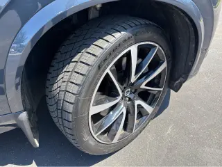 2023 Volvo XC90 Recharge Plug-In Hybrid Plus Dark Theme