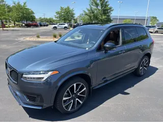2023 Volvo XC90 Recharge Plug-In Hybrid Plus Dark Theme