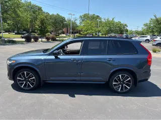 2023 Volvo XC90 Recharge Plug-In Hybrid Plus Dark Theme