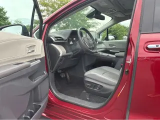 Gold Certified2024 Toyota Sienna XLE