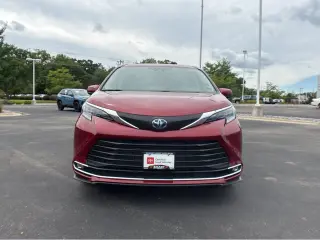 Gold Certified2024 Toyota Sienna XLE