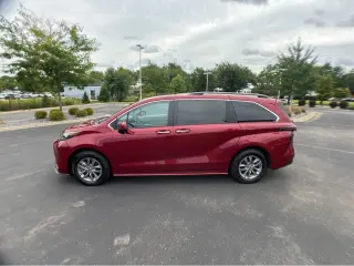Gold Certified2024 Toyota Sienna XLE