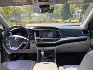 Silver Certified2019 Toyota Highlander XLE