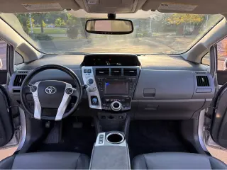 2014 Toyota Prius v Five