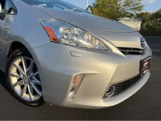 2014 Toyota Prius v Five