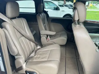 2013 Chrysler Town and Country Touring