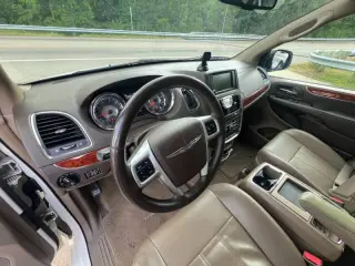 2013 Chrysler Town and Country Touring