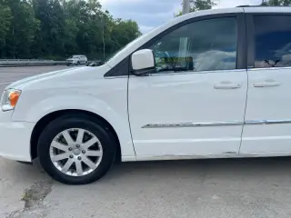 2013 Chrysler Town and Country Touring