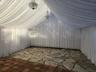 Rustic tables-draping
