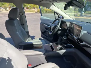 Gold Certified2024 Toyota Sienna XLE