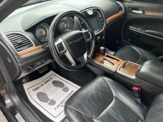 2013 Chrysler 300 C John Varvatos Luxury Edition