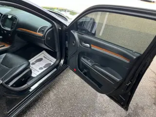 2013 Chrysler 300 C John Varvatos Luxury Edition