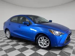 Silver Certified2018 Toyota YARIS Auto (Natl)