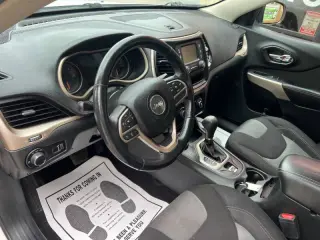 2017 Jeep Cherokee Sport