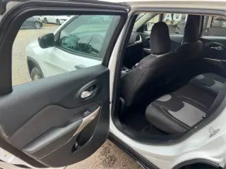 2017 Jeep Cherokee Sport