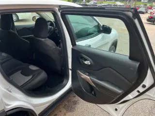 2017 Jeep Cherokee Sport