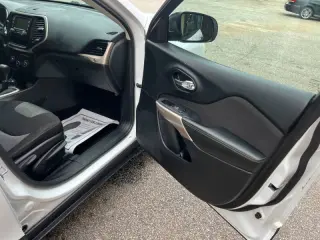 2017 Jeep Cherokee Sport