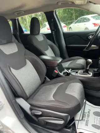 2017 Jeep Cherokee Sport