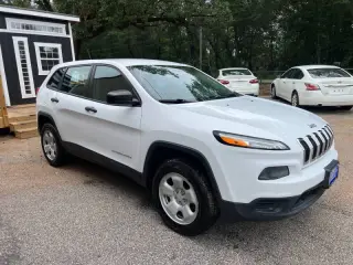 2017 Jeep Cherokee Sport