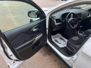 2017 Jeep Cherokee Sport